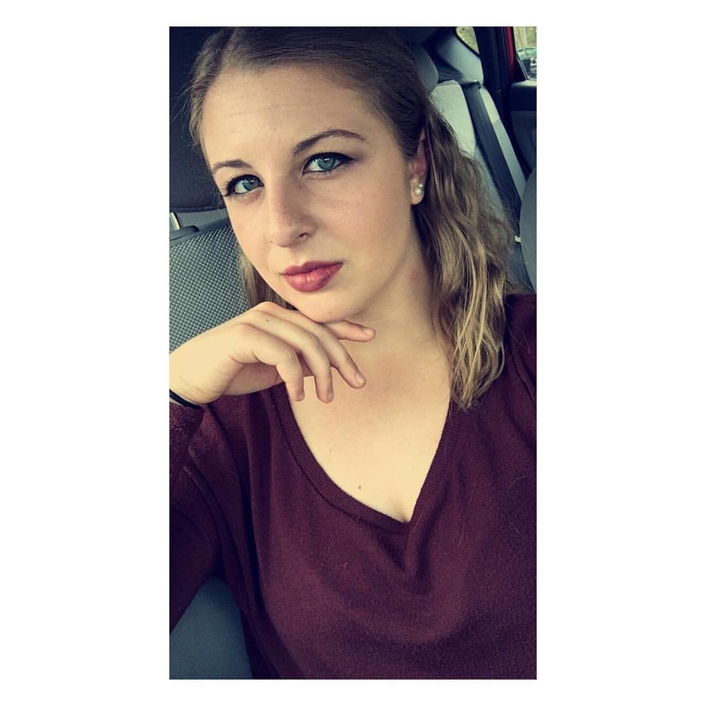 Meet your Posher, Kayla